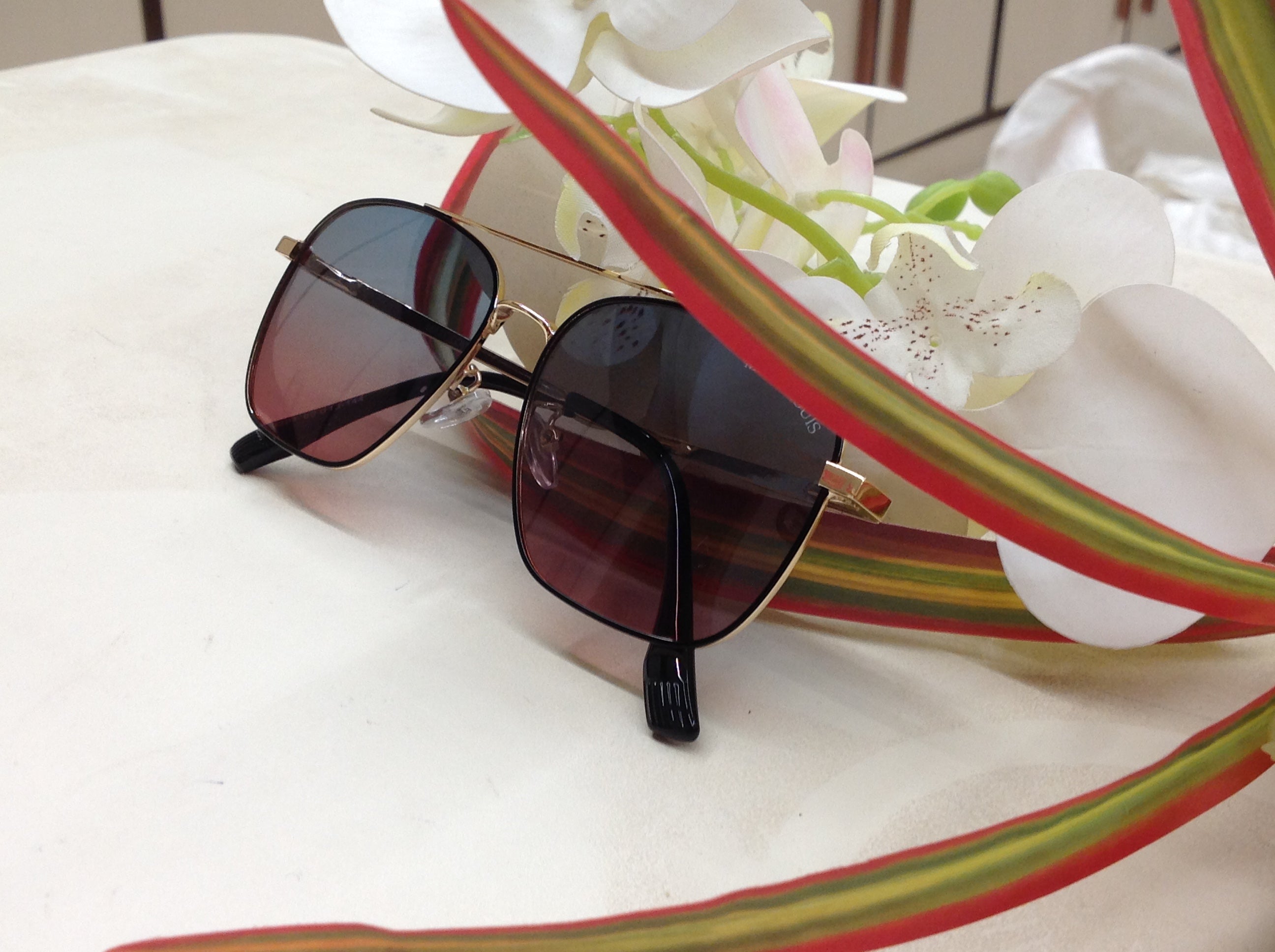 Unisex Square Sunglasses With Polarised and UV Protected Lens MARC LOUIS 9301