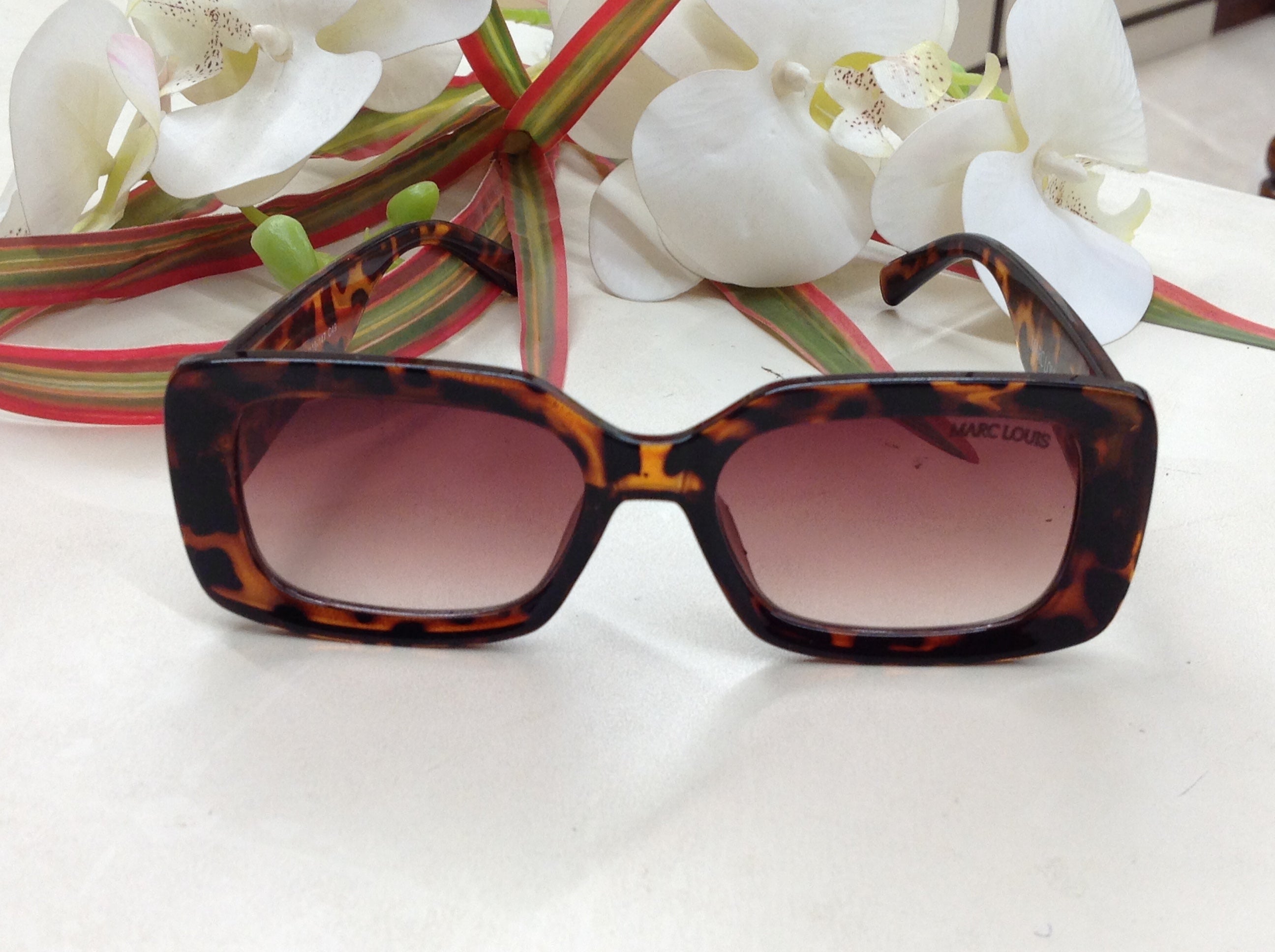 Unisex UV Proctected Rectangle Sunglasses W9045 C49