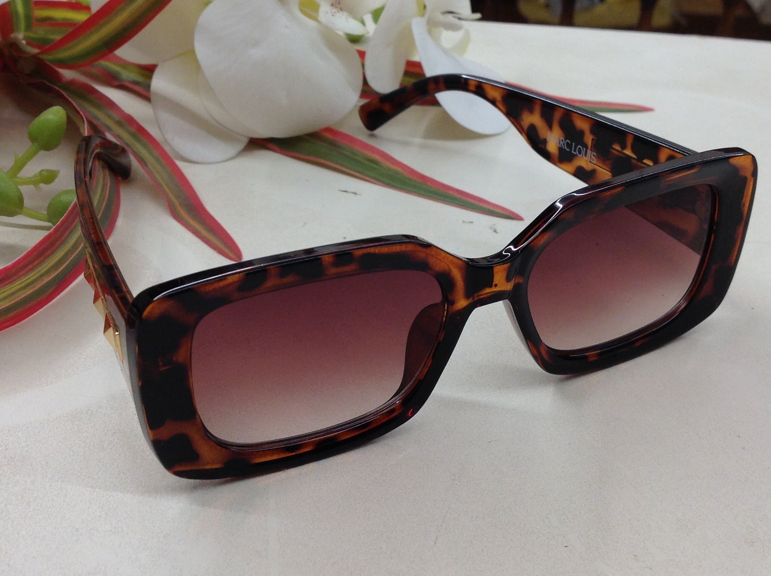 Unisex UV Proctected Rectangle Sunglasses W9045 C49