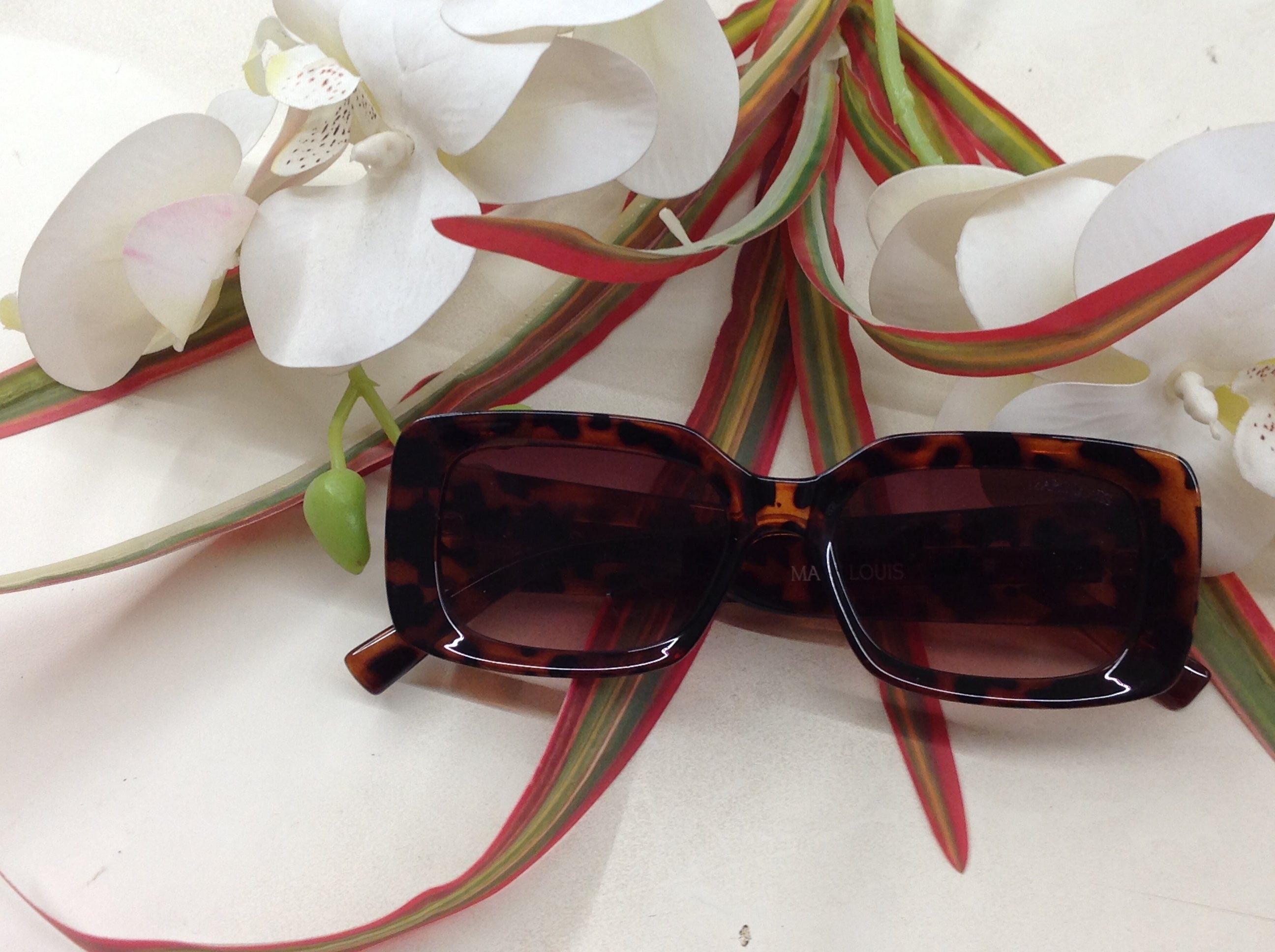 Unisex UV Proctected Rectangle Sunglasses W9045 C49