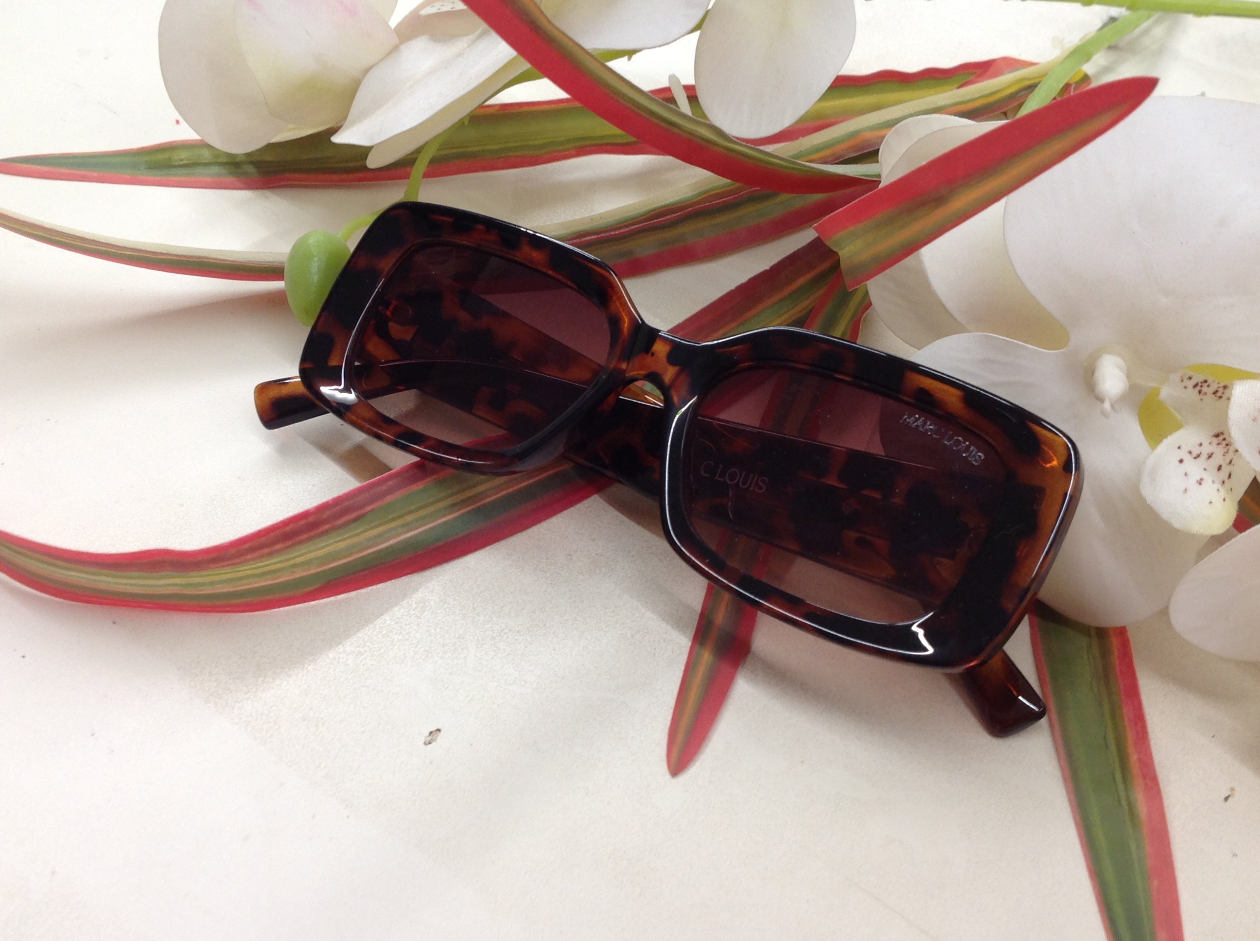 Unisex UV Proctected Rectangle Sunglasses W9045 C49