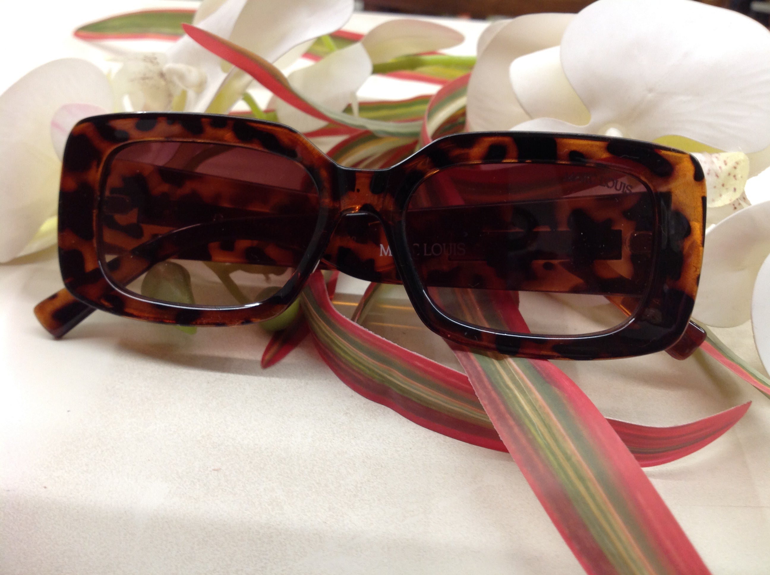 Unisex UV Proctected Rectangle Sunglasses W9045 C49