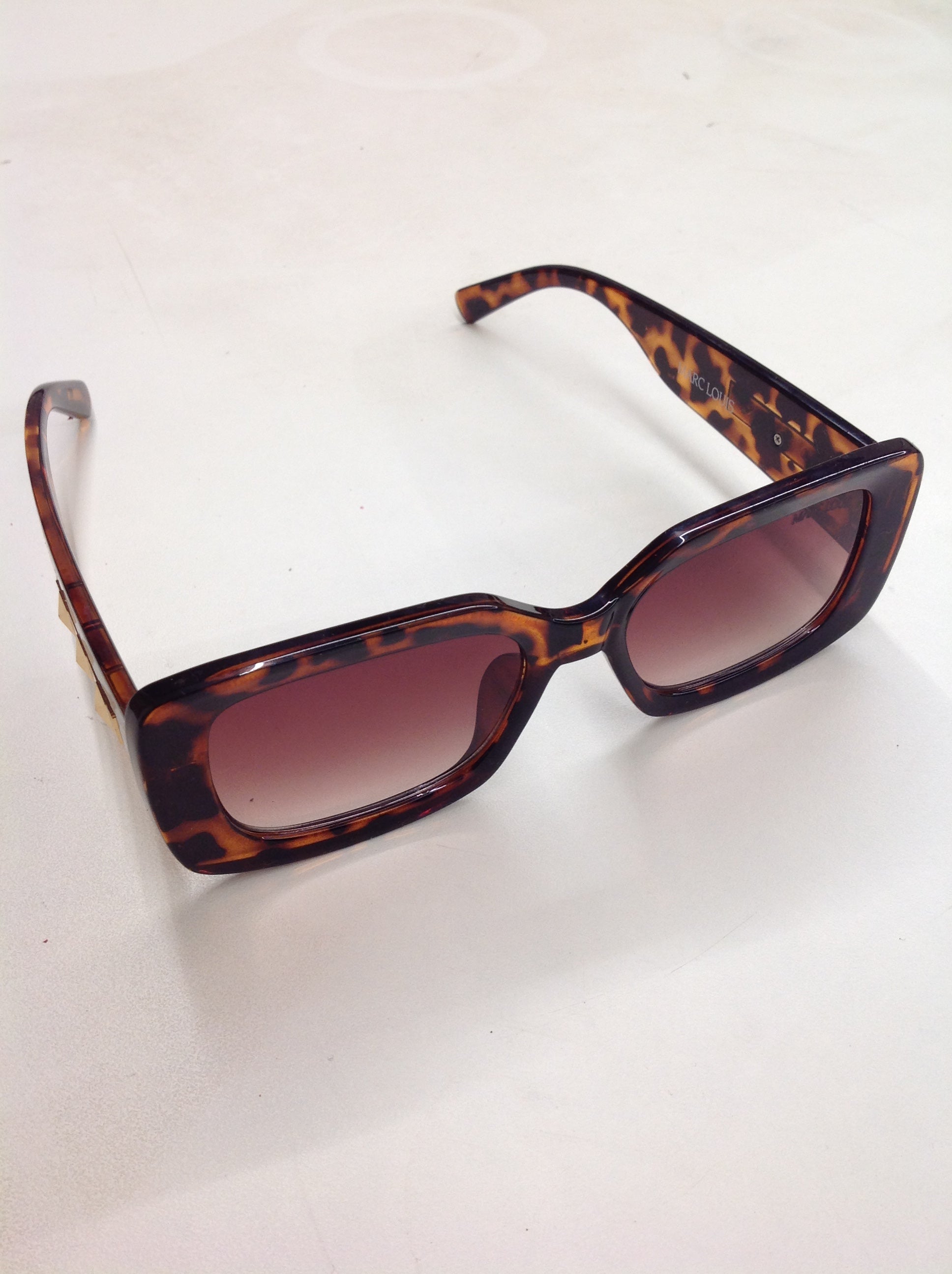Unisex UV Proctected Rectangle Sunglasses W9045 C49