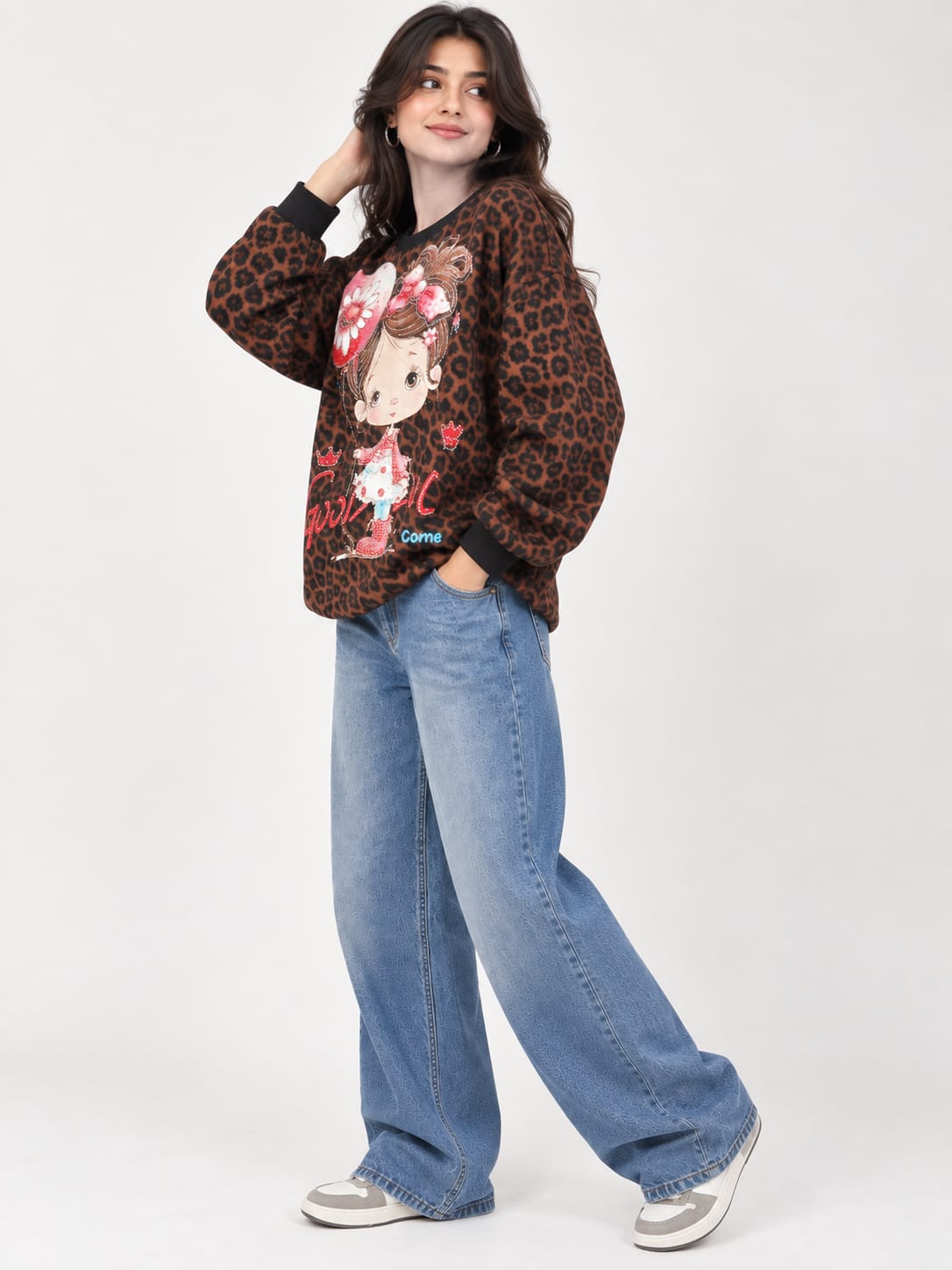 Women’s Graphic Leopard Print Oversized Sweatshirt