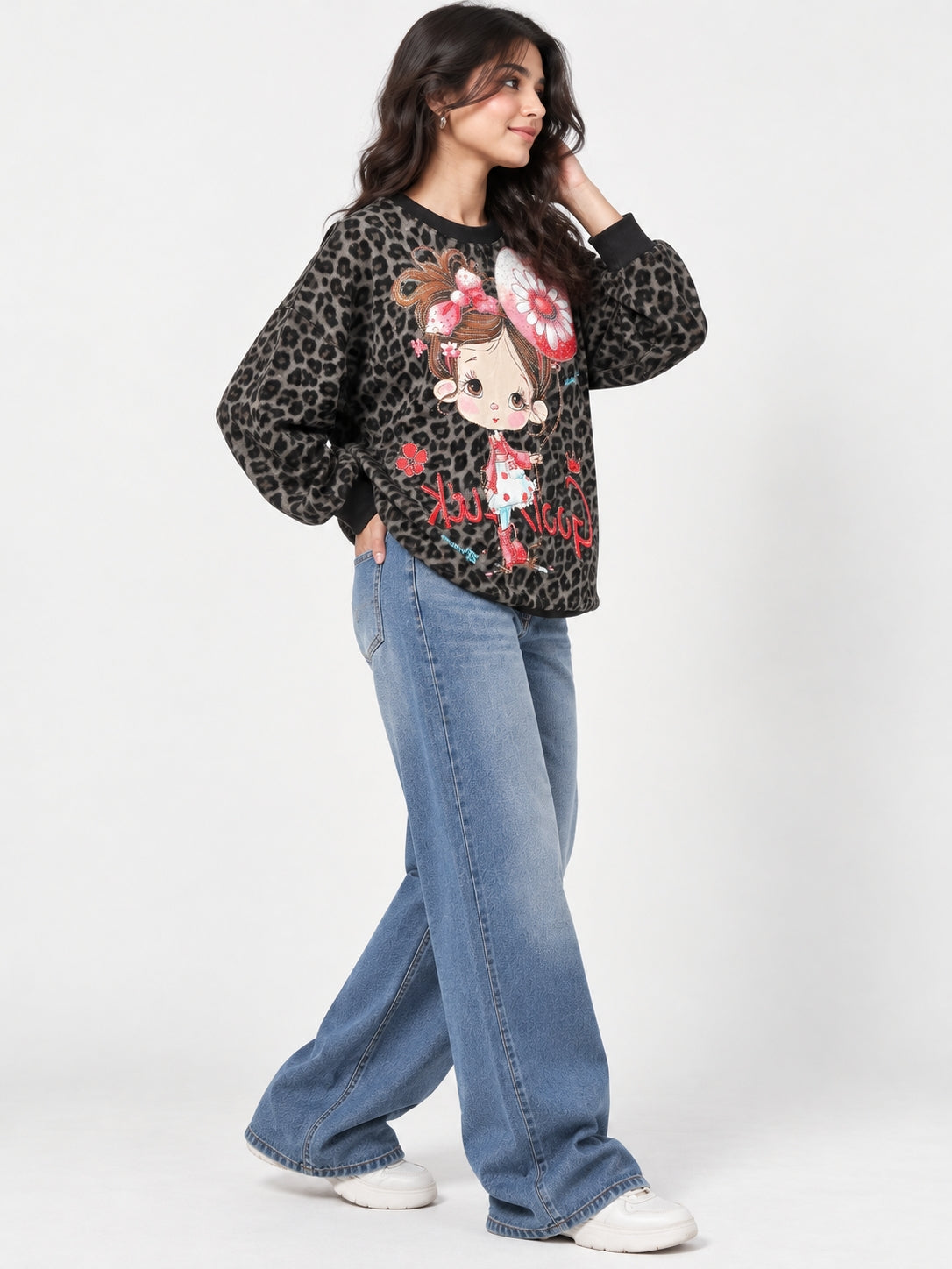 Women’s Graphic Leopard Print Oversized Sweatshirt