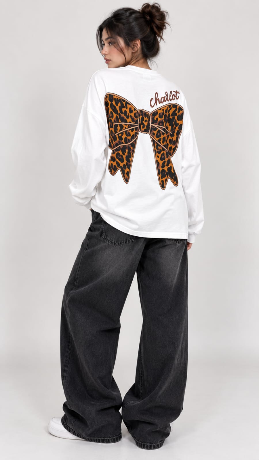 Women’s Graphic Leopard Bow Doll Sweatshirt