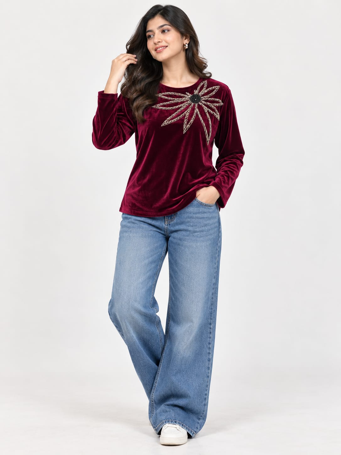 Woman Embroidered Velvet Top