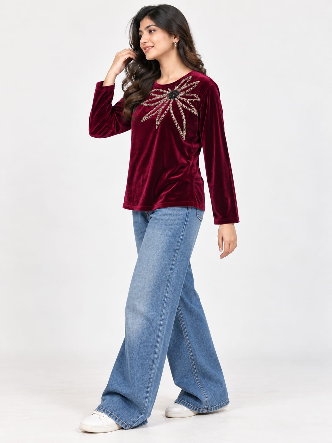 Woman Embroidered Velvet Top