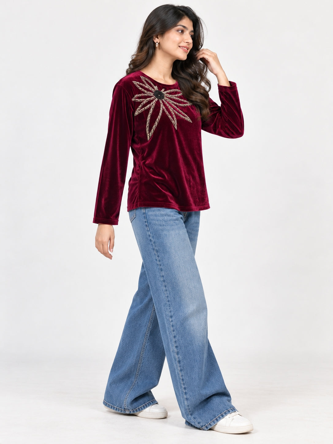 Woman Embroidered Velvet Top