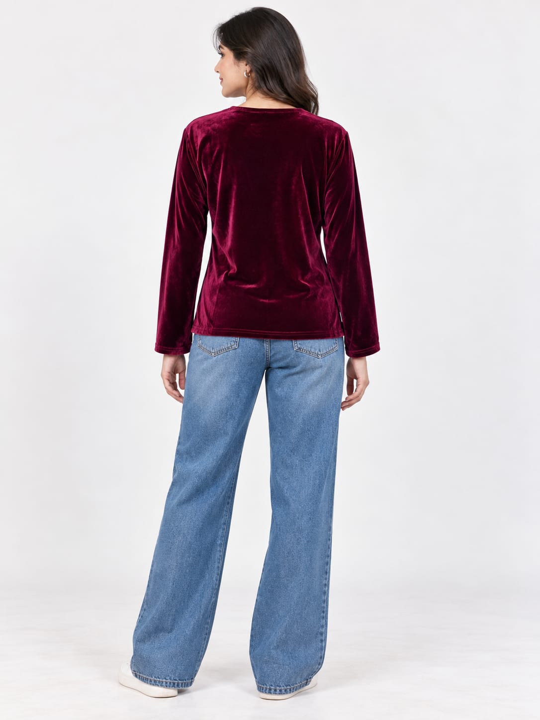 Woman Embroidered Velvet Top