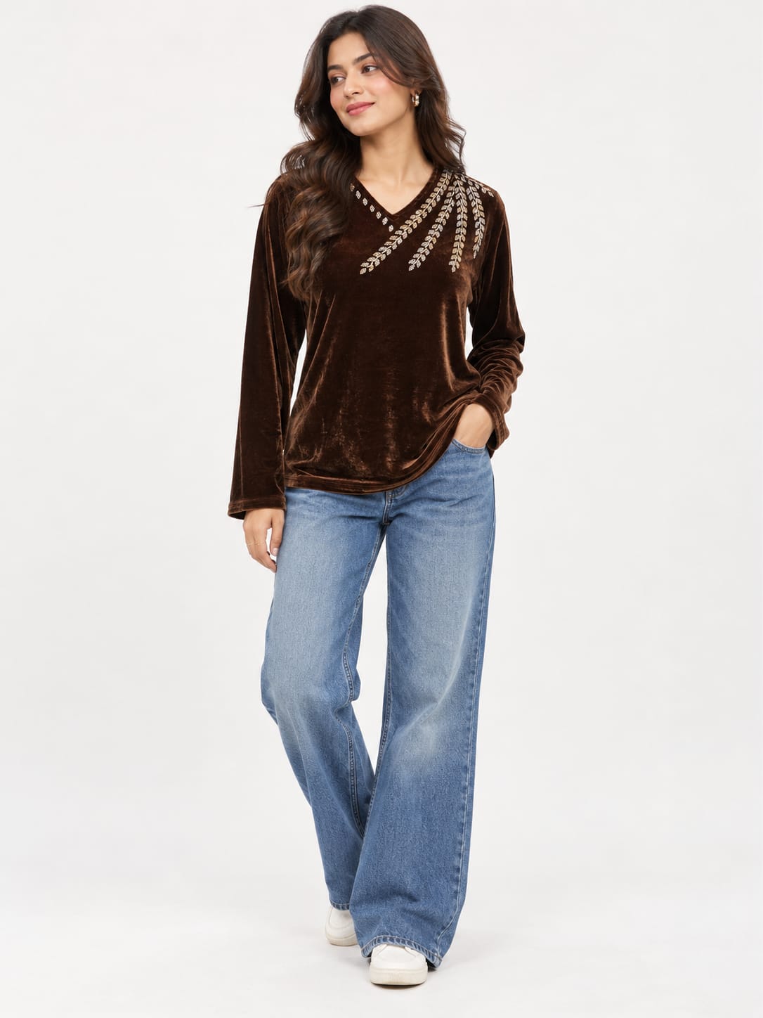 Woman Embroidered Velvet Top