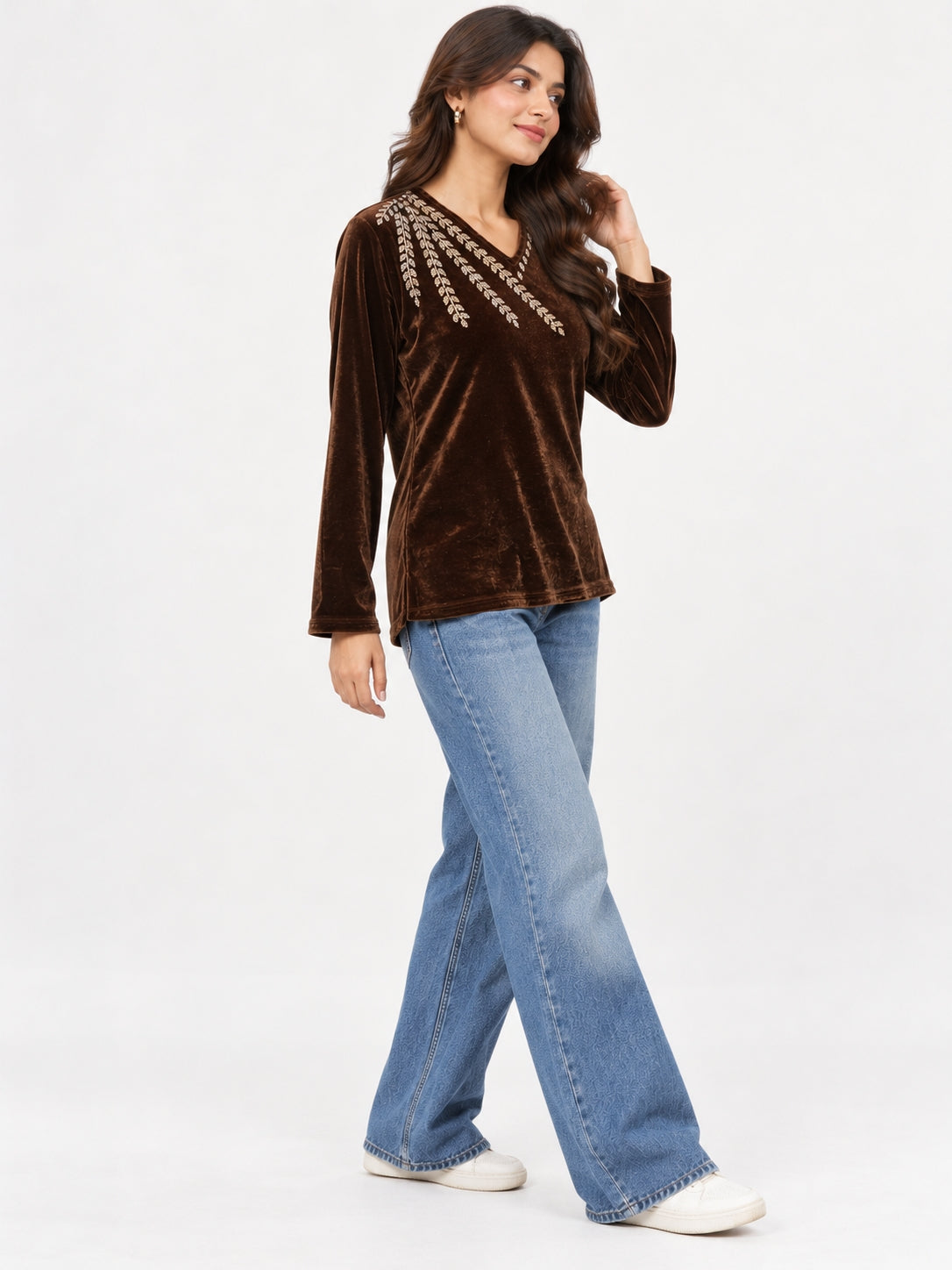 Woman Embroidered Velvet Top
