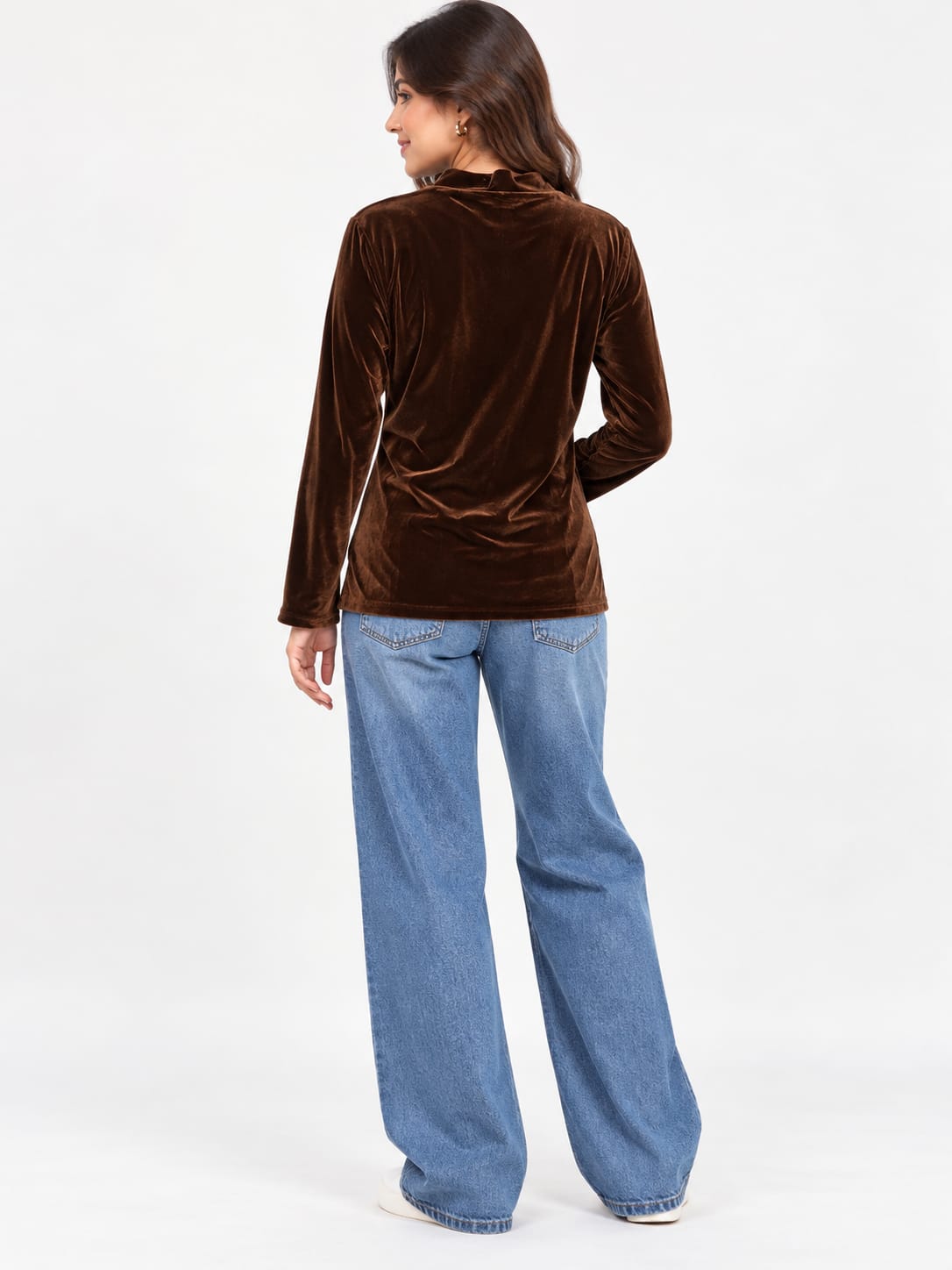 Woman Embroidered Velvet Top