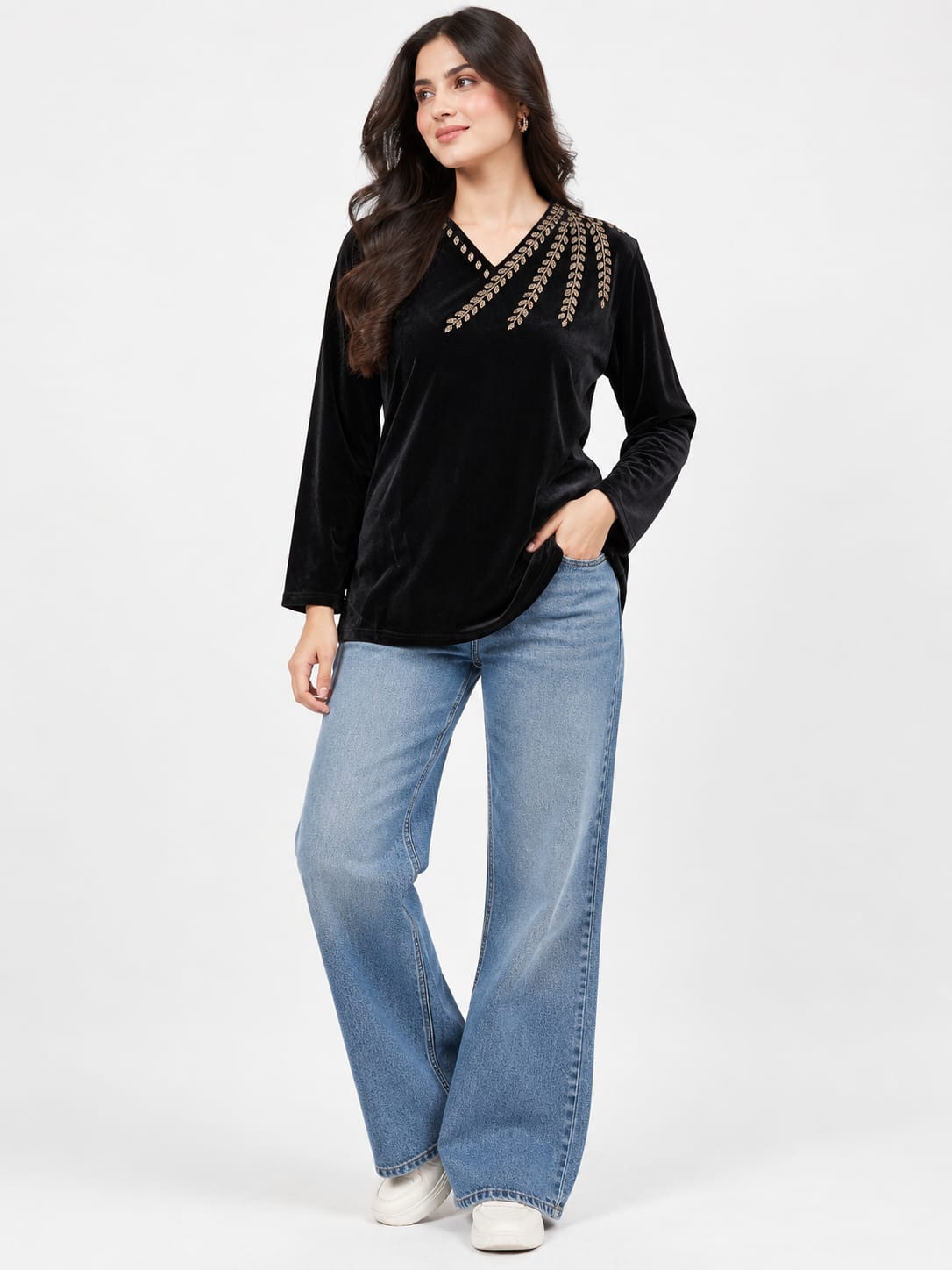 Woman Embroidered Velvet Top