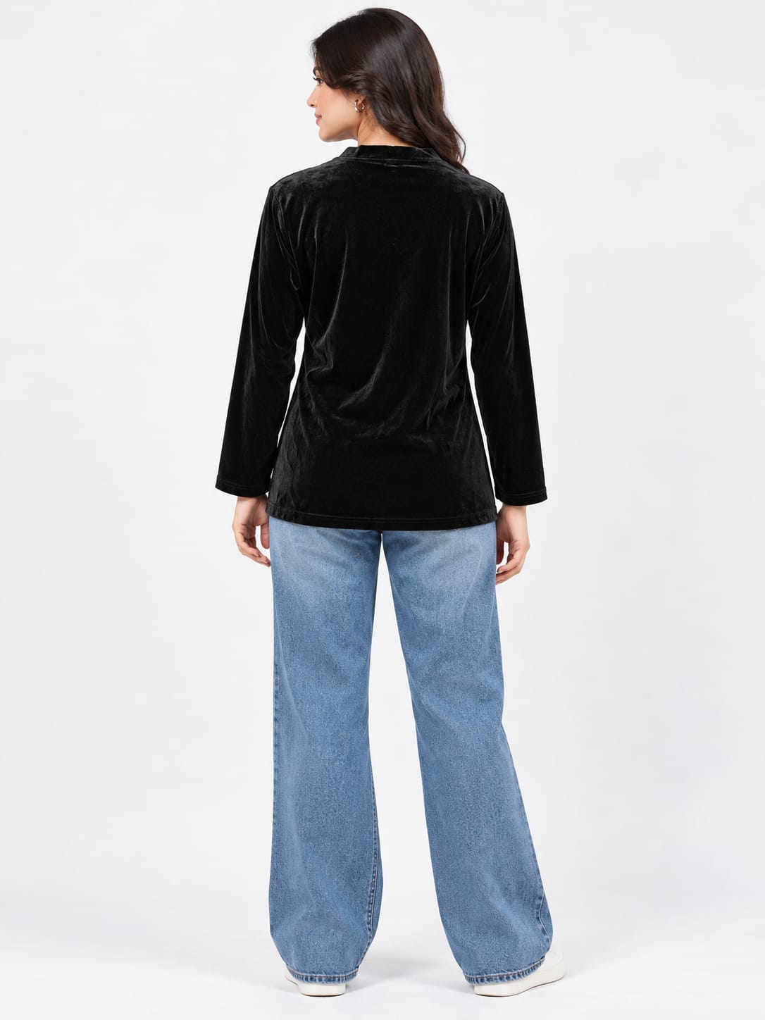 Woman Embroidered Velvet Top